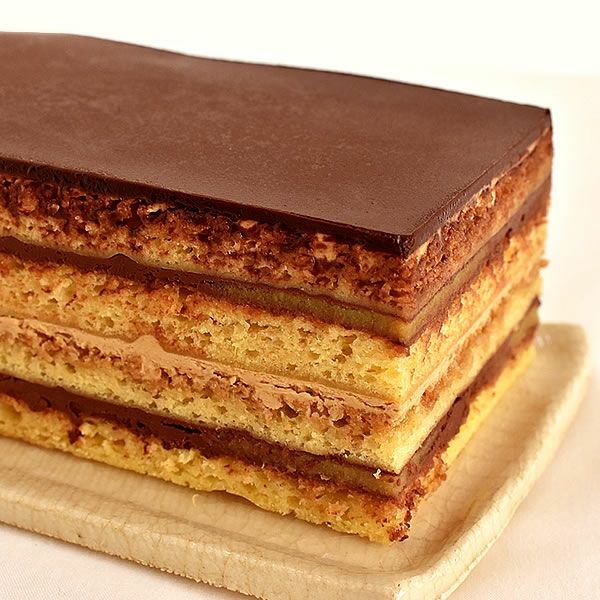 黄金のオペラ　母の日 プレゼント ギフト チョコレートケーキ ケーキ オペラ お取り寄せ 冷凍 冷凍ケーキ チョコケーキ 4人 5人 6人 おしゃれ 可愛い 花以外 送料無料 スイーツ お菓子 洋菓子 食べ物 ギフトセット おいもや